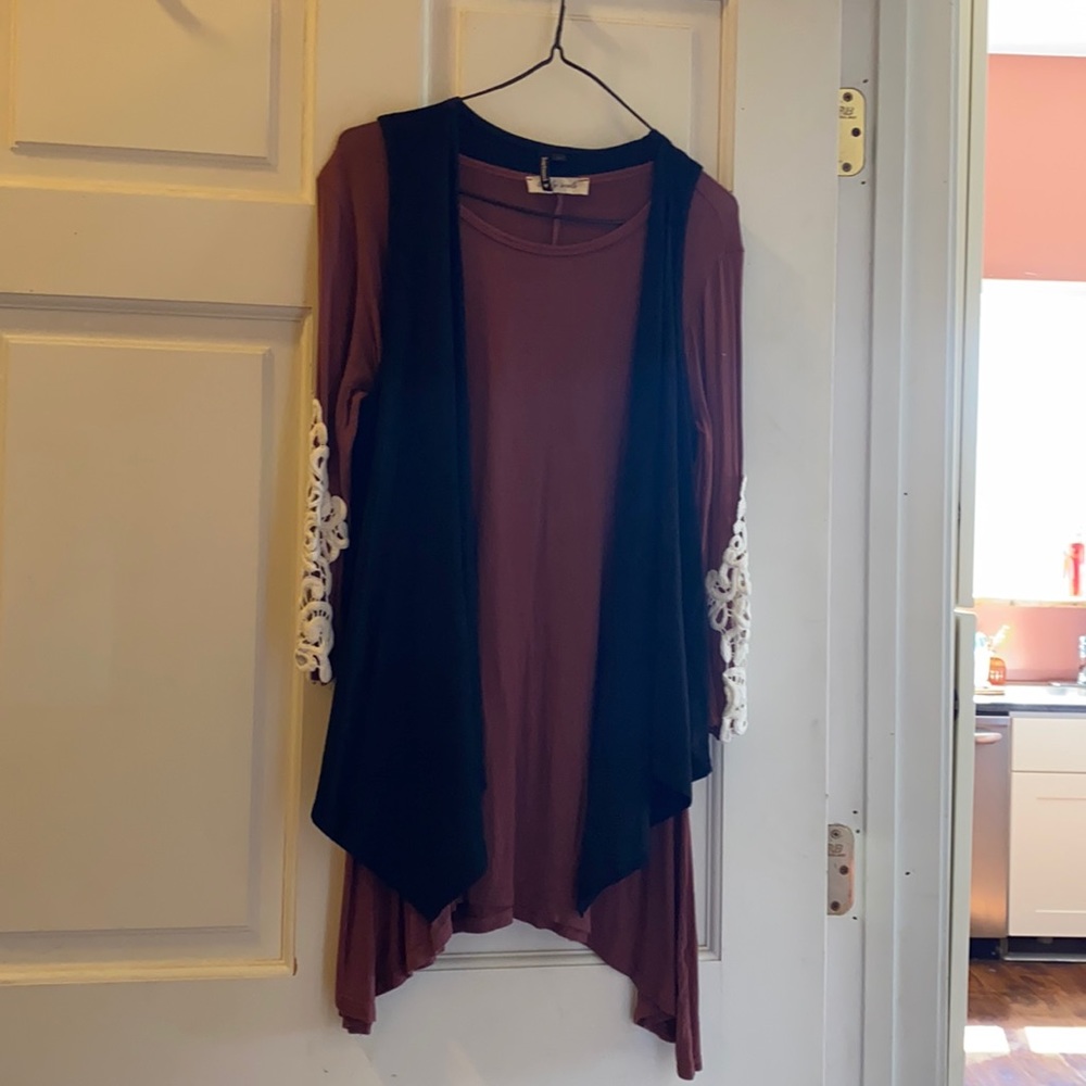 Nice shirt/dress. Comes with black vest thing.